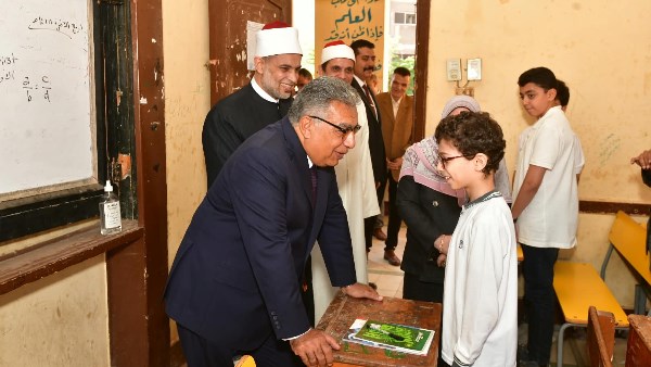 محافظ الدقهلية يتفقد المعهد الأزهري الإعدادي الثانوي بنين بالمنصورة