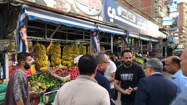 محافظ الدقهلية يتفقد المعرض الدائم للسلع ومنافذ بيع الخضروات بالمنصورة