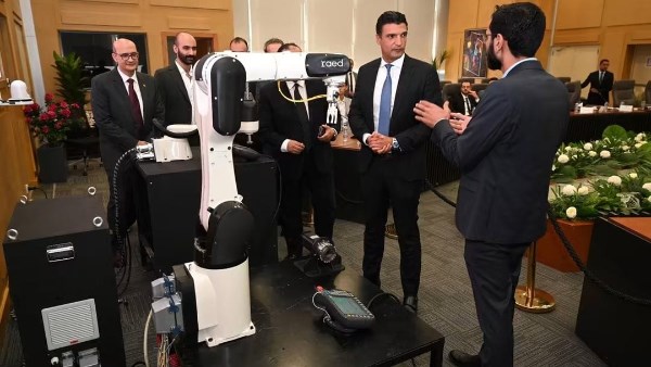 جامعة المنصورة تشارك في إطلاق وتسليم أول روبوت صناعي مصري بأيادٍ وعقول مصرية