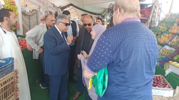 محافظ الدقهلية يتفقد منفذ بيع الخبز المدعم بالمعرض الدائم للسلع الغذائية بحي شرق
