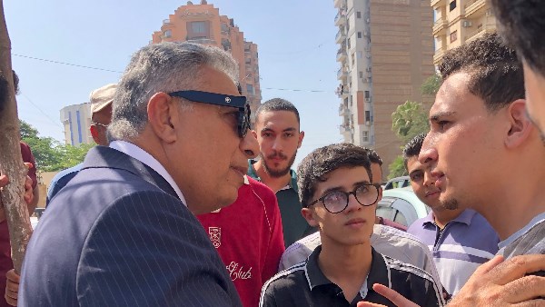 محافظ الدقهلية يتابع حركة السرفيس أمام جامعة المنصورة