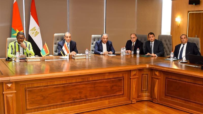 على طريق العالمية، وزير الخارجية يبحث مع رئيس هيئة الدواء فتح أسواق جديدة وزيادة الصادرات