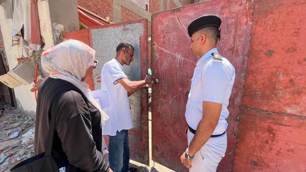 رئيس حي جنوب الغردقة يوجه بغلق وتشميع مخزن خردة داخل الكتلة السكنية بمنطقة المستلزمات السياحية