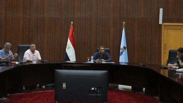محافظ البحر الأحمر: الوضع الحالي لمناطق الجمعيات الأهلية لا يليق بالغردقة