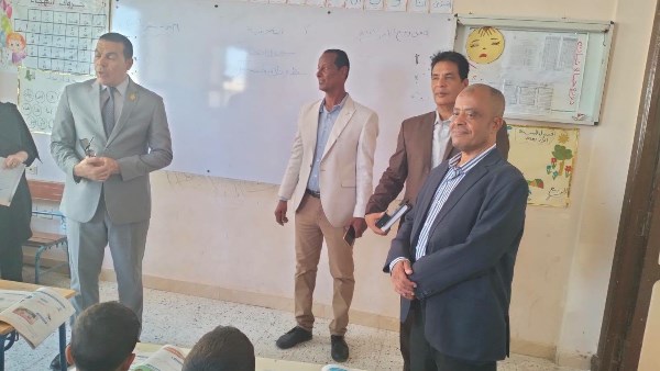 جولة مفاجئة لوكيل تعليم البحر الأحمر على مدارس الغردقة.. متابعة انتظام الدراسة والانضباط داخل الفصول