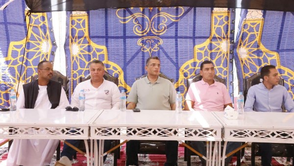 محافظ البحر الأحمر ووزير الرياضة يبحثان احتياجات أهالي حلايب مع شيوخ القبائل والنواب