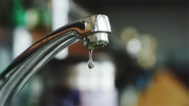 اليوم، ضعف وانقطاع المياه عن 6 مناطق بالعامرية