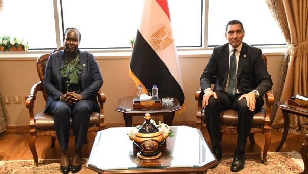 وزير الشباب والرياضة يلتقي نظيرته في جنوب السودان لبحث التعاون المشترك