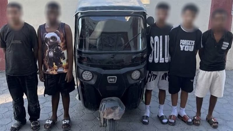 هزار كاد ينتهي بكارثة، ضبط 6 عاطلين بعد إلقاء زجاجة مشتعلة أسفل سيارة بالإسكندرية
