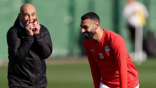 حسام حسن يهنئ محمد صلاح بعد هاتريك طرابزون أمام جالاتا سراي