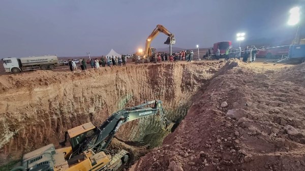 مأساة الطفل أيوب.. جهود مكثفة لإنقاذه بعد سقوطه في بئر عمقه 80 مترًا بالجزائر