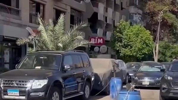 حجز 3 حارات لركن السيارات يثير الجدل في شارع الحجاز بمصر الجديدة