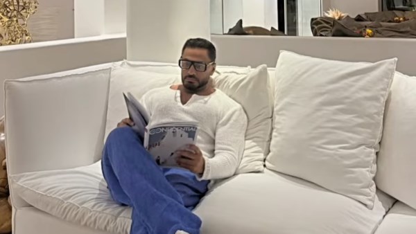 تامر حسني يخطف الأنظار بلوك جديد.. شاهد