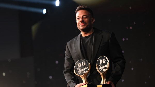 حماقي يحصد جائزتي أفضل مطرب وألبوم “سمعوني” في دير جيست 2026