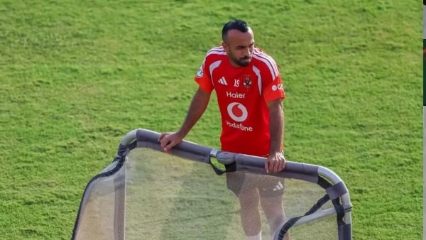 أفشة يشارك صورا من مران الأهلي على ملعب التتش