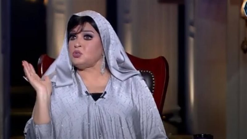 فيفي عبده تتحدث عن واقعة غريبة قبل كسر قدمها: صحيت من النوم لقيت بيتي غرقان بالميهخ