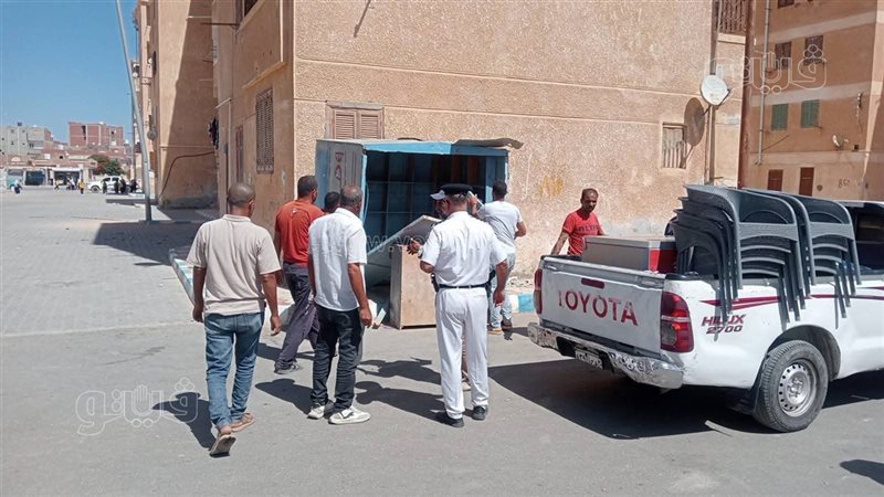 حملات مكثفة لرفع الإشغالات المخالفة بأسواق مرسى مطروح