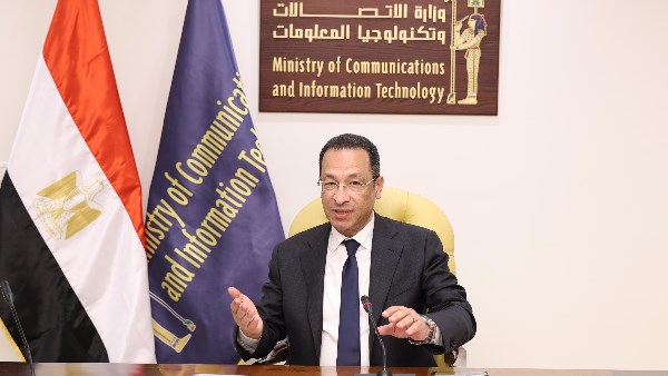 وزير الاتصالات يبحث خطط «هيكا داتا» وتحالف أمريكي لإنشاء مركز إقليمي للبيانات والذكاء الاصطناعي في مصر