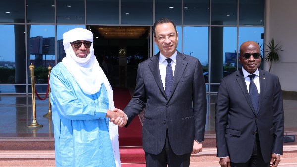 وزير الاتصالات يبحث مع نظيره المالي تعزيز التعاون بين البلدين