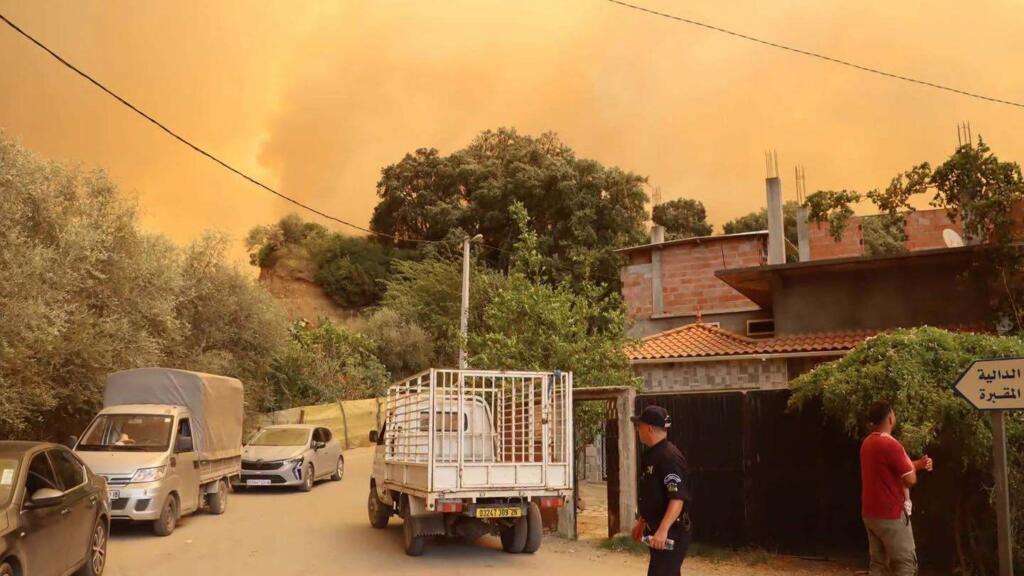 أبرز الأخبار المغاربية: حرائق بالجزائر، موت في سجون تونس، إضراب المحامين بالمغرب واتفاق سياسي في ليبيا