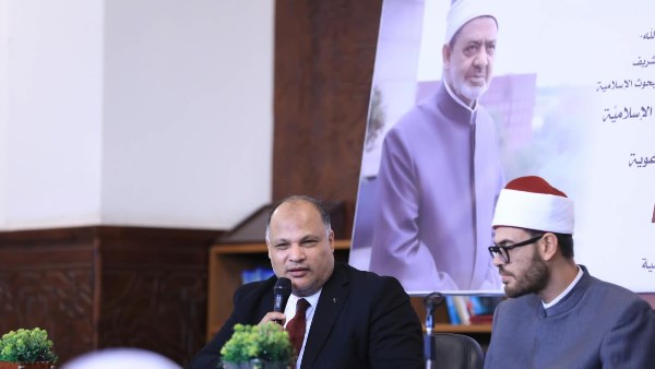 في سابع ملتقيات شُبُهات وردود.. البحوث الإسلاميَّة يفنِّد شُبُهات الحداثيين حول لغة القرآن الكريم