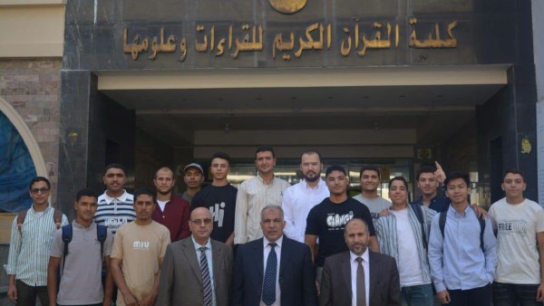 الصاوي يتابع انتظام الدراسة بكلية القرآن الكريم بطنطا ويعقد لقاء مفتوحًا مع الطلاب