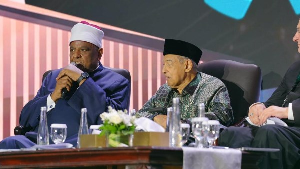 عباس شومان يدعو من إندونيسيا إلى وحدة إسلامية ووقف ضخ الأموال في دول تناصبنا العداء