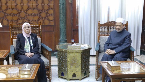 شيخ الأزهر يستقبل رئيس هيئة النيابة الإدارية لبحث تعزيز التعاون المشترك