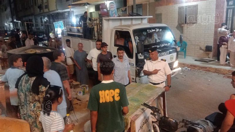 مرسى مطروح تواصل حملات رفع الإشغالات المخالفة بالكورنيش الشرقي