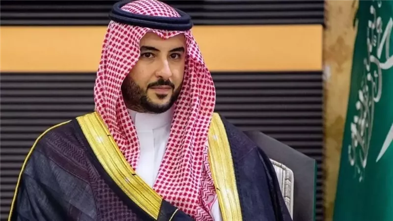 وزير الدفاع السعودي يدعو نائب رئيس الإمارات لزيارة المملكة
