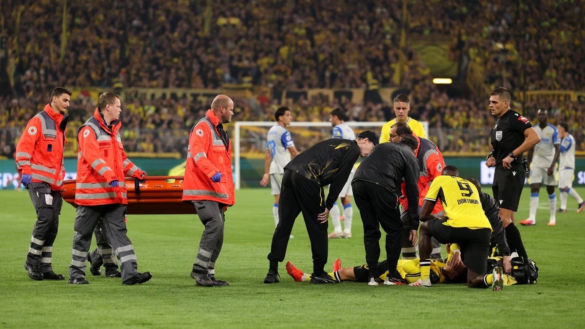 لم يستطع التحدث.. الكشف عن حالة لاعب دورتموند بعد نقله للمستشفى