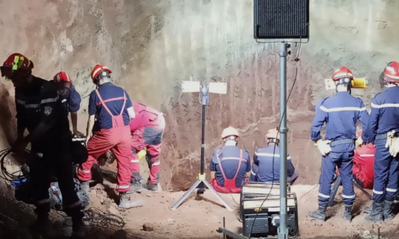 مراسل العربية: قوات إضافية من الحماية المدنية الجزائرية تدخل في البئر العالق به الطفل أيوب