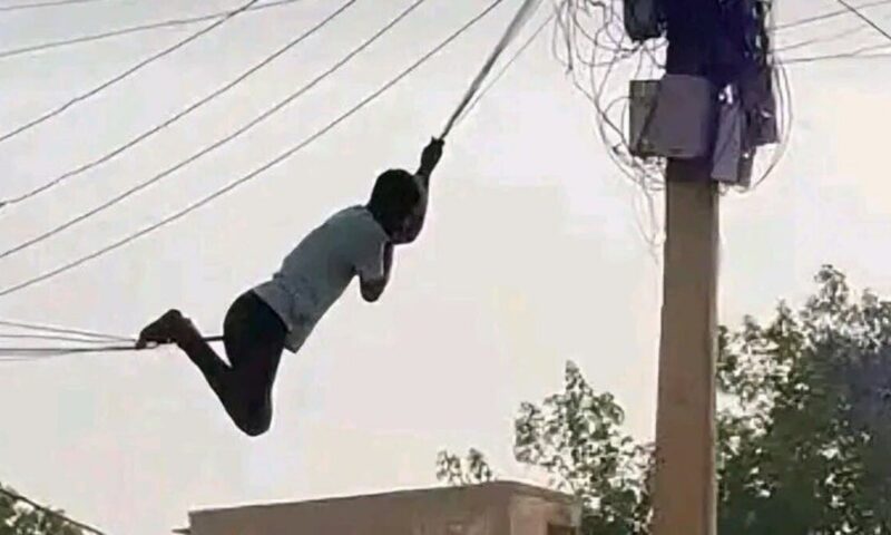 محاولة انتحار تهز كسلا السودانية.. إنقاذ شاب والاعتداء عليه بعد نجاته
