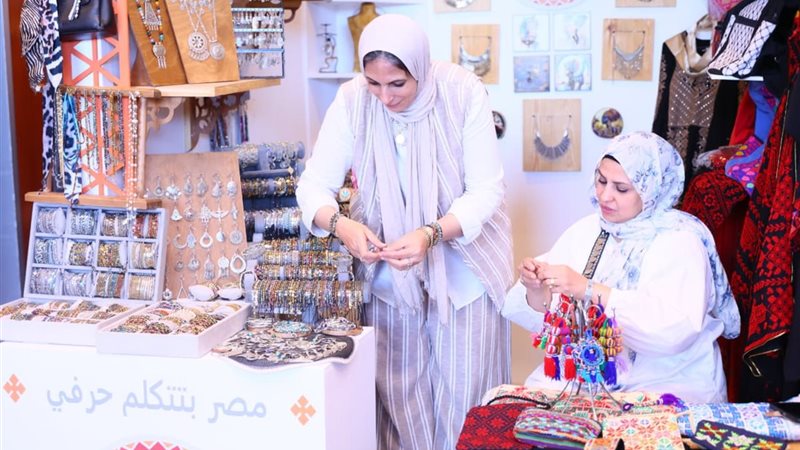 التضامن الاجتماعي تفتتح معرض “ديارنا للحرف اليدوية والتراثية” بالإسكندرية