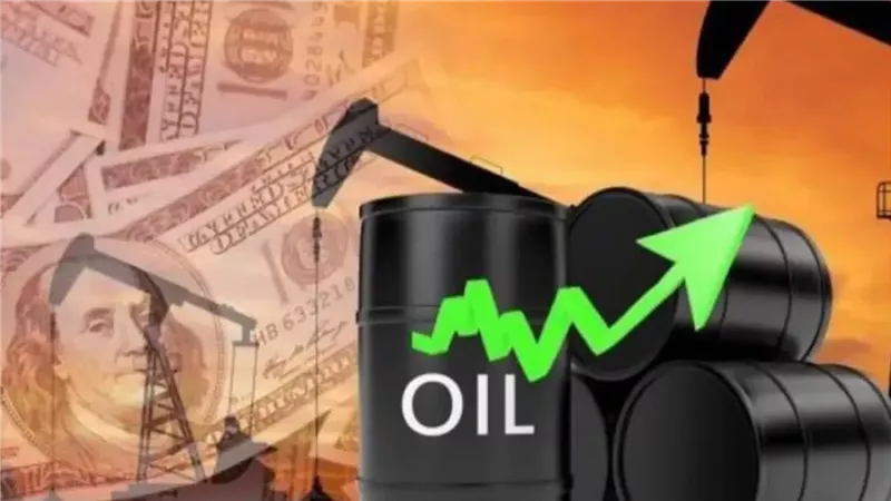 ارتفاع النفط والدولار يفرض ضغوطًا جديدة على أسعار الوقود، وخبير يكشف السيناريوهات المتوقعة