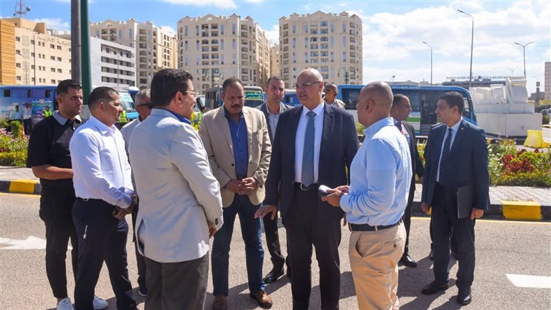 محافظ الإسكندرية يشهد اصطفاف مركبات وسائل النقل البديلة لترام الرمل استعدادًا للعام الدراسي