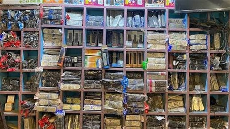 ريسيفرات لفك شفرات القنوات.. ضبط محل بالتجمع الأول يبيع أجهزة محظورة
