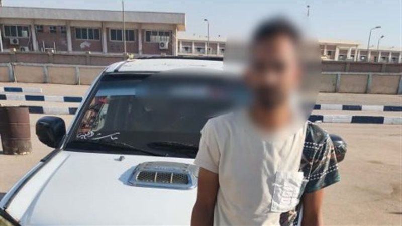 بعد تداول صور على السوشيال ميديا، ضبط سائق ربع نقل بالقليوبية سمح لركاب بالجلوس أعلى الصندوق