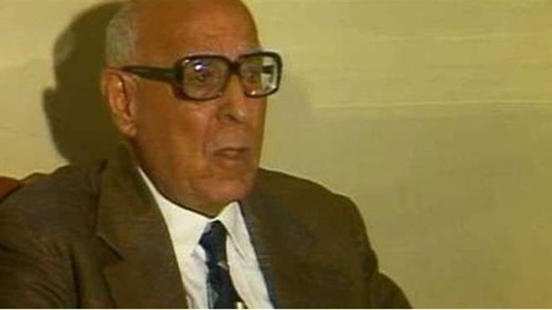 قراءة في عقل أديب الفلاسفة، هل كان الدكتور زكي نجيب محمود يكره التراث العربي القديم؟