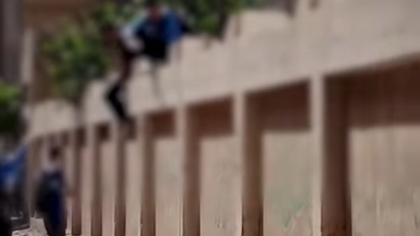 قفزوا من السور.. هروب جماعي لطلاب مدرسة للبنين في المنوفية يثير الجدل