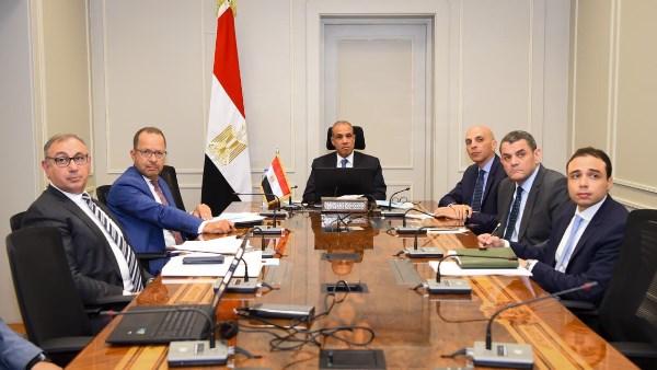 وزير الخارجية يلتقي الموظفين المصريين العاملين بالاتحاد الأفريقي
