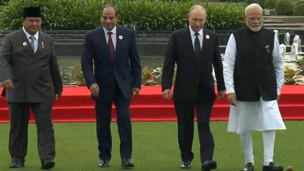 السيسي وقادة دول “بريكس” يغرسون شجرة بانيان في نيودلهي