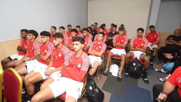 الجهاز الفني لمنتخب الشباب يلقي محاضرة تحفيزية على اللاعبين