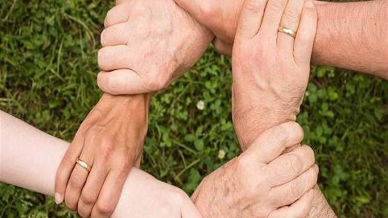 هل تجنب الأهل بسبب الخلافات يعد قطيعة لـ الرحم؟ دار الإفتاء توضح
