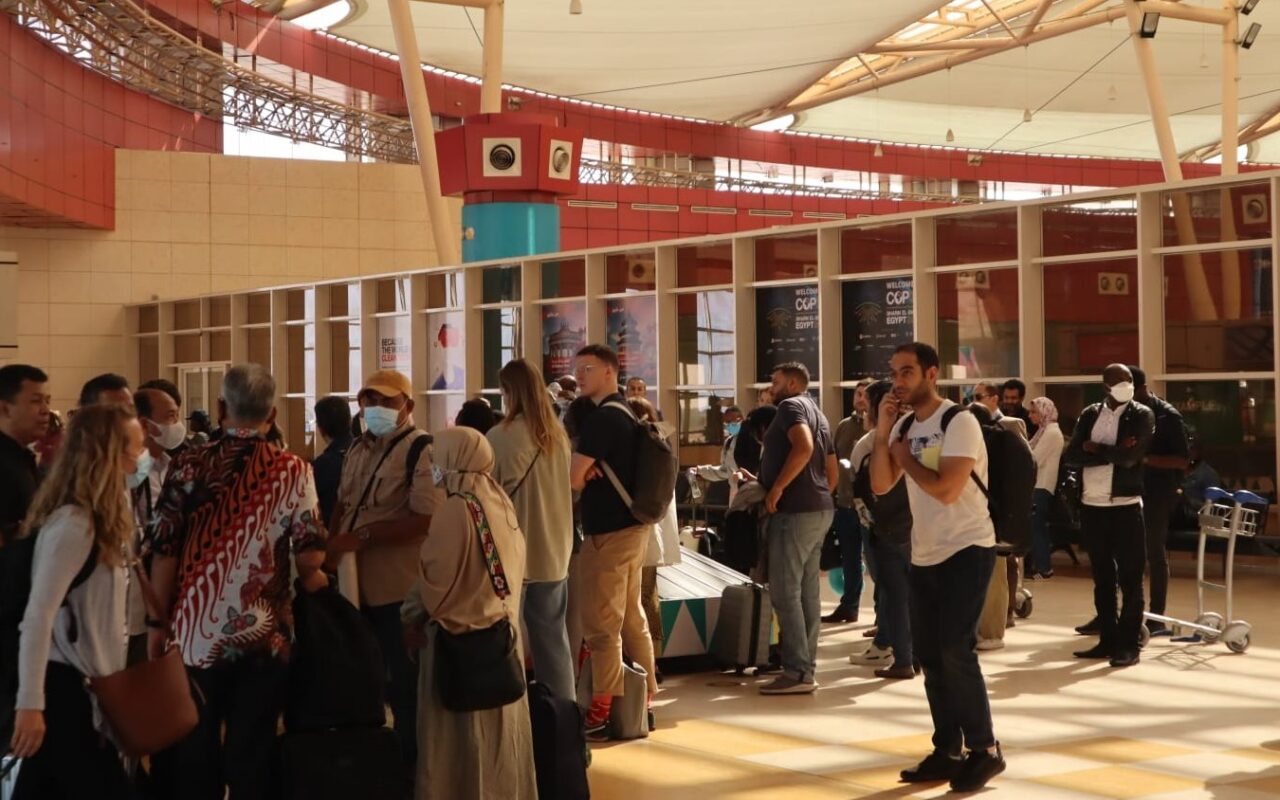 كيف أثر عطل منظومة الملاحة في بريطانيا على الرحلات الجوية في مصر؟