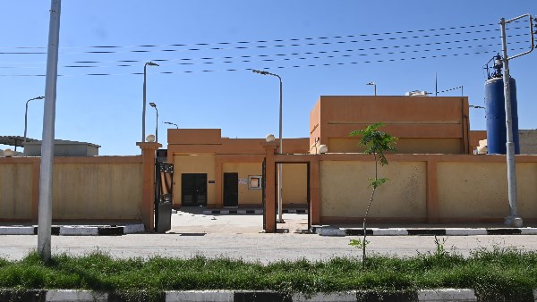 محافظ البحيرة تتفقد محطة رفع الصرف الصحي بسيدي غازي في كفر الدوار