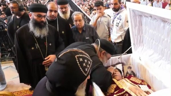 تشييع جثمان القمص تادرس السكندري بدير الأنبا مكاريوس في البحيرة