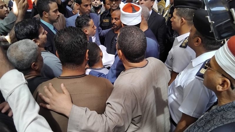 الكفن ينهى خصومة ثارية بين عائلتين بسوهاج (صور)