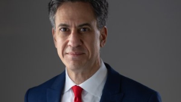 وزير الخارجية البريطاني يأسف إزاء رد فعل إسرائيل على قرار فرض عقوبات على المستوطنات بالضفة