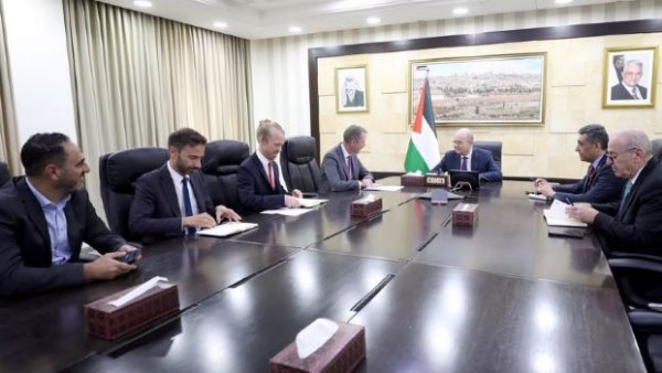 رئيس الوزراء الفلسطيني يشدد على أهمية تحقيق حل الدولتين وفق القرارات الدولية